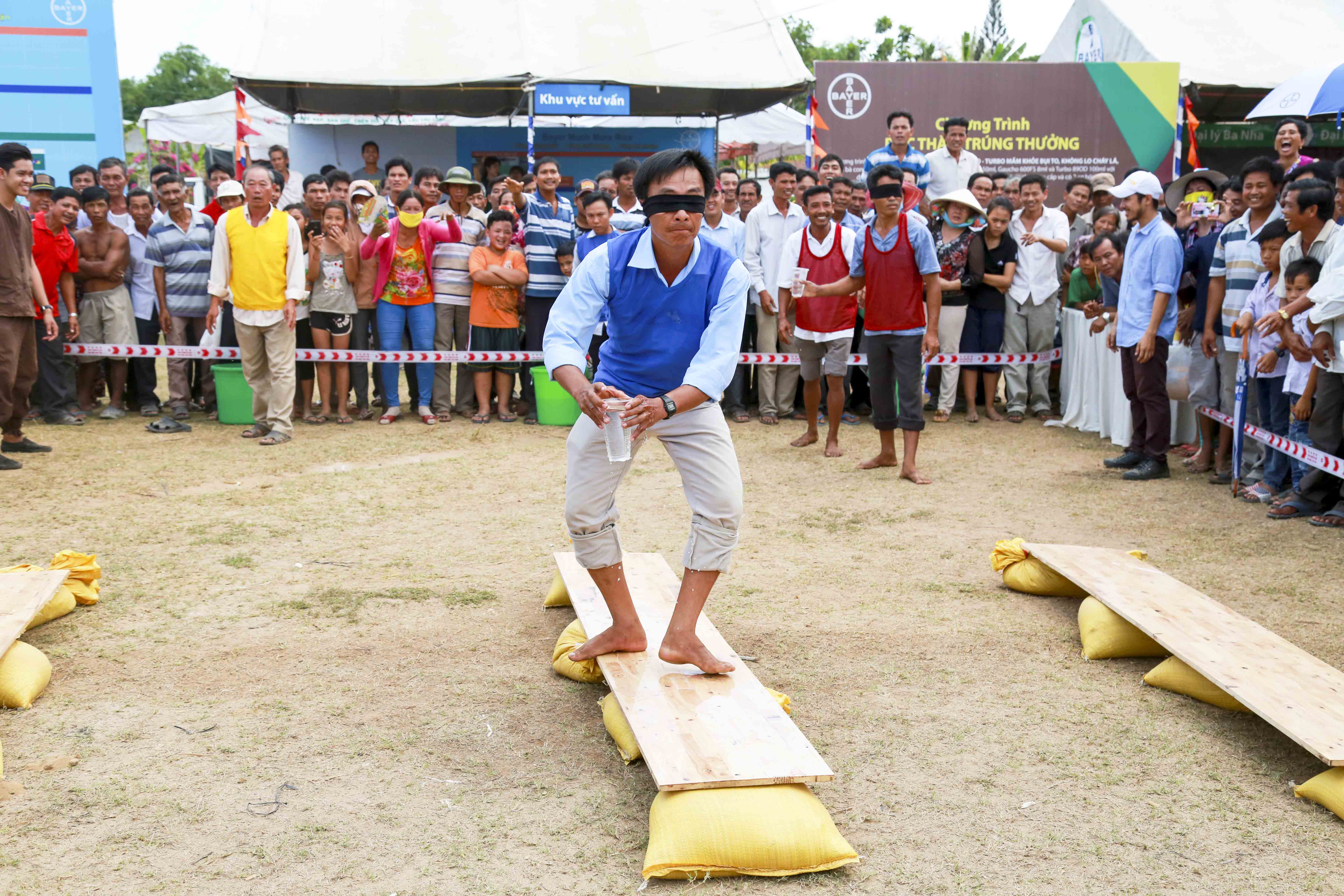 trò chơi tại ngày hôi Festival Routine-Gaucho-Turbo tại Trà Vinh